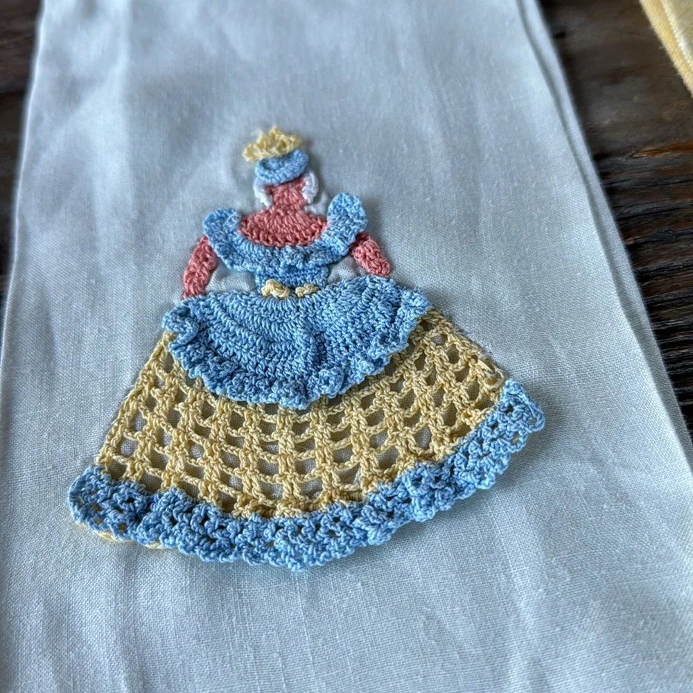 Bundle vintage hand embroidered tea towels‎ EVC